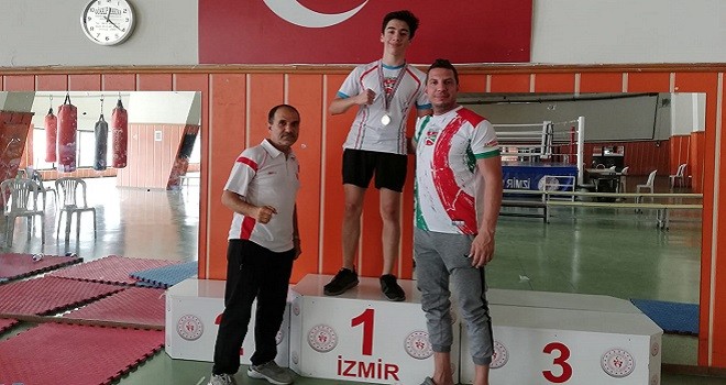 Bostanlısporlu Muay Thaici Gökmen şampiyon...