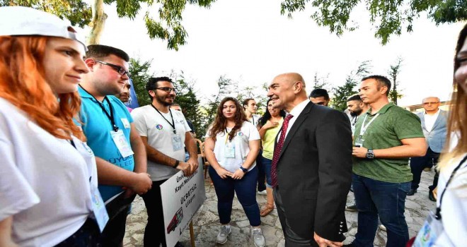 İzmir'de öğrencilere ulaşım yardımı