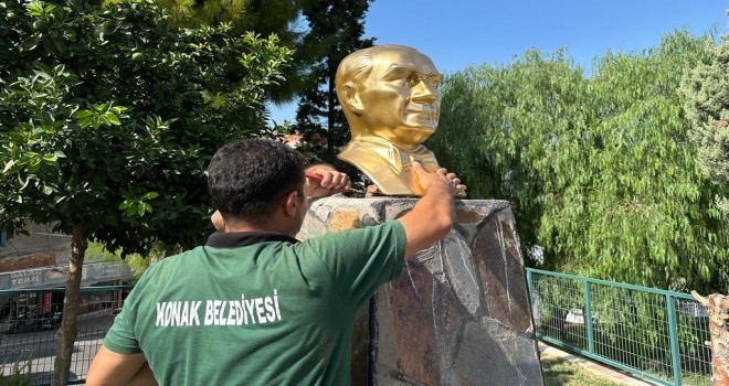 Saldırıya uğrayan Atatürk büstü yeniden eski yerinde