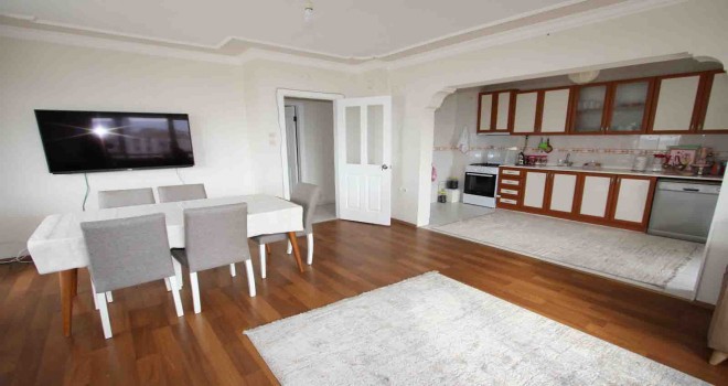 Bayraklı'da 20 depremzede aileye evleri teslim edildi