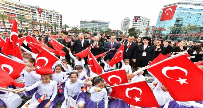 23 Nisan İzmir’de coşkuyla kutlandı