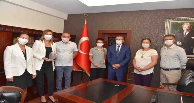 Kaymakam Çalışır, LGS birincisini ödüllendirdi