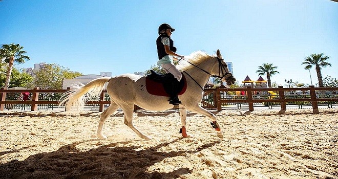 Karşıyaka’da çocuklar binicilik sporuyla tanıştı