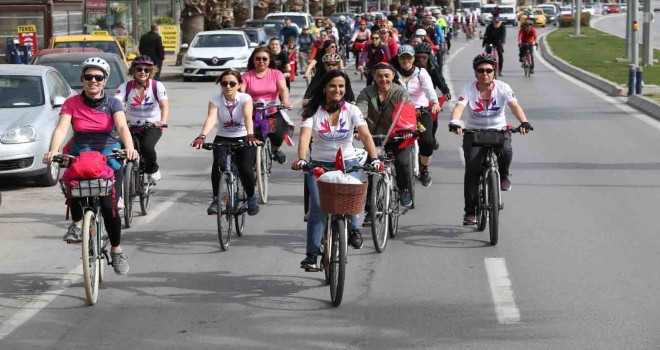 Karşıyaka'da bisiklet kullanmayı bilmeyen kadın kalmayacak