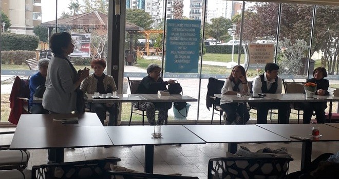 Acı hamur, tatlı kurabiye kitabını imzaladı