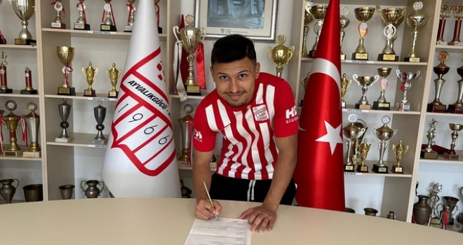 Karşıyaka'dan ayrılan Mustafa Durgun Ayvalıkgücü'ne gitti