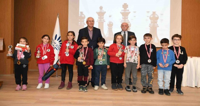 9. Karabağlar Belediyesi Başöğretmen Atatürk Satranç Turnuvası sona erdi