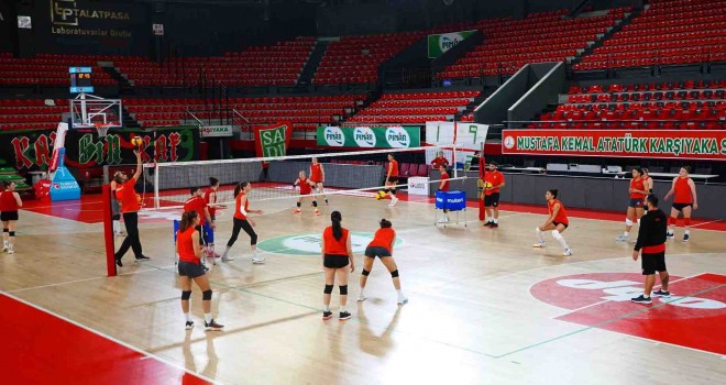 Karşıyaka, Göztepe'yi konuk ediyor