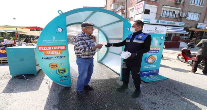 Bergama’da vatandaşa belediyeden 312 bin adet maske ve kolonya