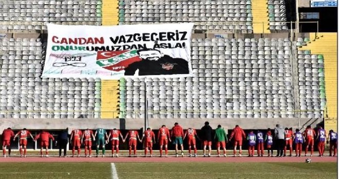 Karşıyakalı futbolcular primlerini Onur Candan'ın ailesine bağışladı