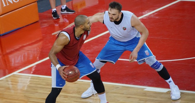 Pınar Karşıyaka, Phoenix Brussels karşısında