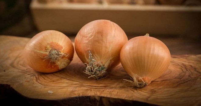 İzmir'de zam şampiyonu kuru soğan