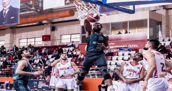 Bornova Belediyesi Karşıyaka 8 hafta sonra kazandı