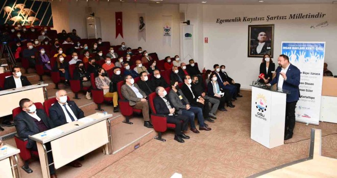 İnsan hakları mücadelesi Çiğli’den başladı