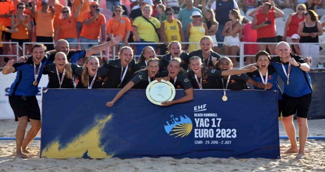 Plajda zafer Macaristan ve Hollanda'nın