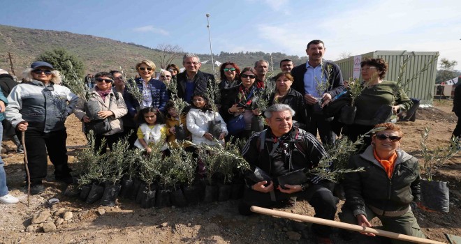 Karşıyaka’nın Kentsel Dönüşüm Ormanı’na 1500 fidan