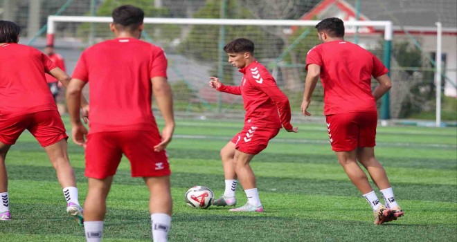 Karşıyaka bu sezon ilk kez suni çimde maça çıkacak