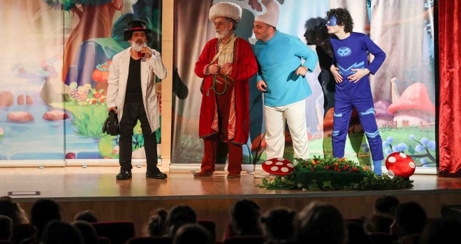 Bucalı çocuklar tiyatroya doydu