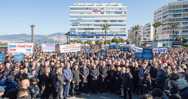 Başkan Soyer'den miting gibi açılış töreni