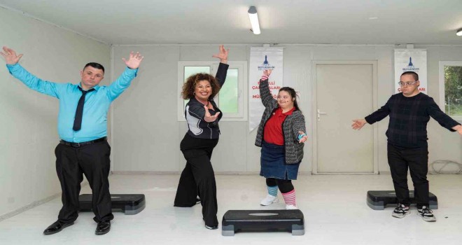 İzmir Büyükşehir down sendromlular ve ailelerini desteklemeyi sürdürüyor