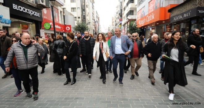 Ünsal'a Karşıyaka Çarşısı'nda büyük ilgi