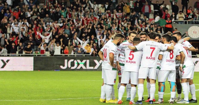 Karşıyaka 4'te 4 için sahada