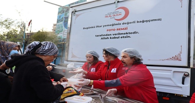 Kızılay’dan iftarlıklar tencerelere