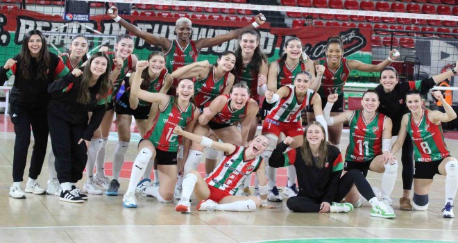 İnfo Yatırım Karşıyaka zorlansa da kazandı