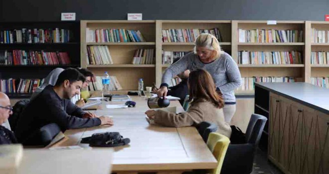 Bayraklı’da kitap kafelerin sayısı artıyor