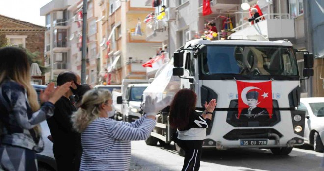 Konak Belediyesi’nden coşkulu 23 Nisan turu