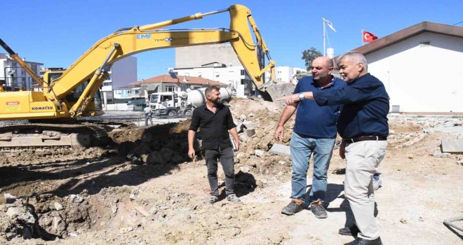 Torbalı'da kent meydanı projesi tüm hızıyla sürüyor