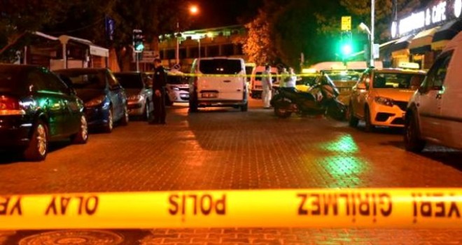 Karşıyaka'da taksicilerin kavgasında kan aktı...