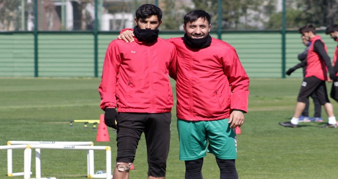 Karşıyaka'da 4 futbolcu tesislerde kaldı