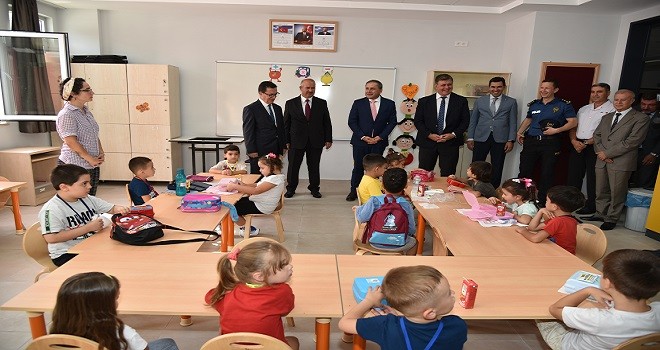 Karşıyaka'da 51 bin öğrenci için ders zili çaldı!