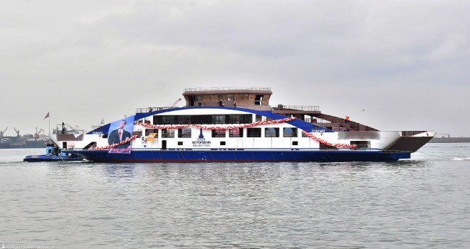 İzmir’in yeni arabalı feribotu suya indirildi