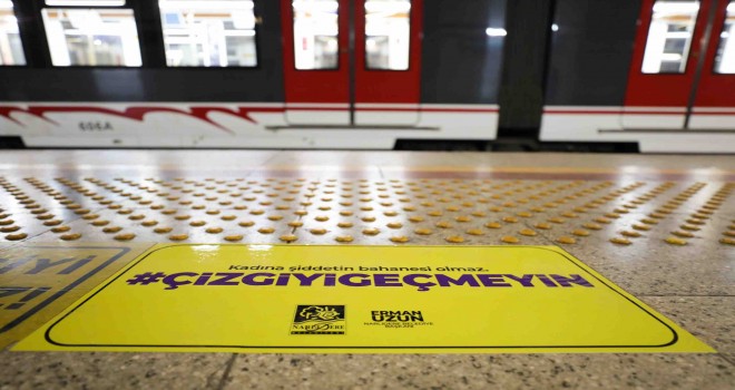 İzmir Metro'da güçlü mesaj...