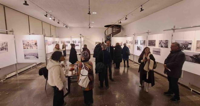 Midilli'den sonra ikinci sergi Sakız Adası'nda