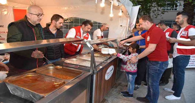 Ramazan’da 22 bin kişi Merhamet Çınarı’nın altında iftar yapacak