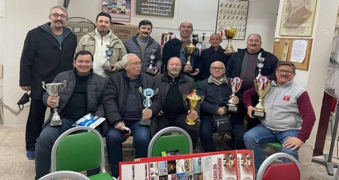 Karşıyaka Kanarya Severler ve Yetiştiricileri Derneği'nde Aksoy güven tazeledi