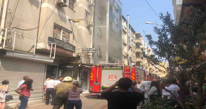 Karşıyaka Çarşı'da yangın...