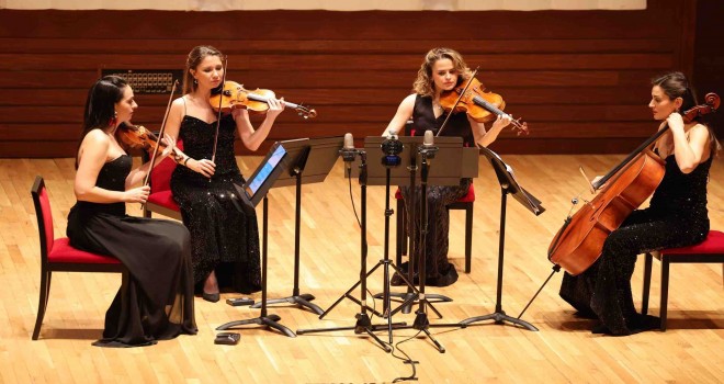 Türk bestecilerinin eserleri ayakta alkışlandı