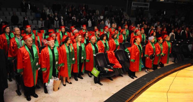 Karşıyaka 3. Yaş Üniversitesi ikinci mezunlarını verdi