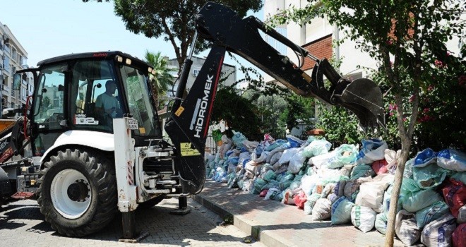 Karşıyaka’da sokağa moloz atana 92 bin TL ceza