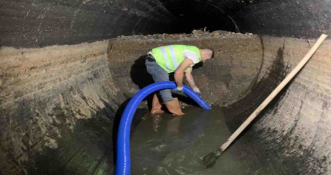Büyük Kanal’daki temizlik çalışmaları sürüyor