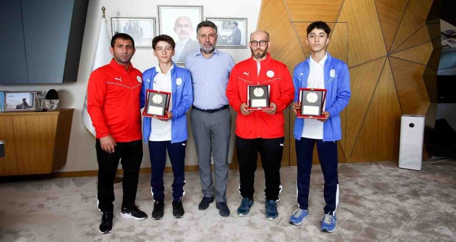 Bayraklı Belediyesi ödüle doymuyor