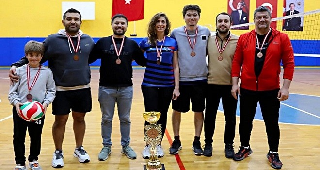 Çiğli Eğitim ve Araştırma Hastanesi'nde voleybol heyecanı...
