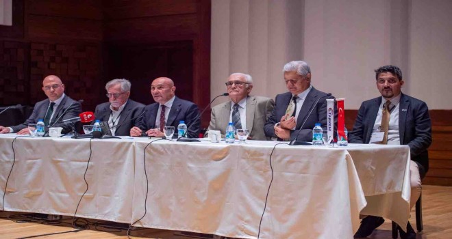 Kemeraltı çarşısı yılbaşına hazırlanıyor