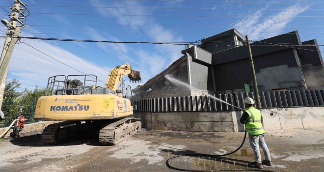 Narlıdere'de kaçak yapılarla mücadele sürüyor