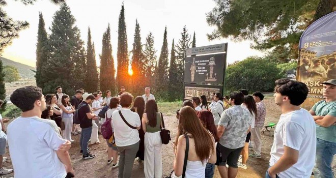 Gençler Efes’i keşfetti