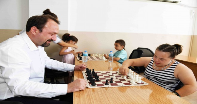 Çocukların karne hediyesi Çiğli Belediyesi’nden